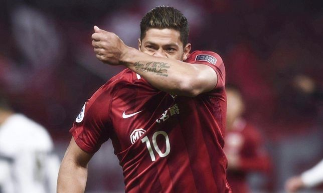 篮球为何比足球强?中国男篮落选后卫晒肌肉,只比胡尔克小了一圈