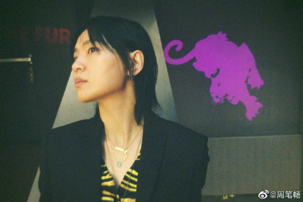 女人戴黄金项链俗气吗,女士戴黄金戒指会不会很俗气