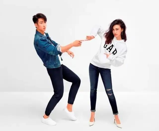 陈漫代言粉红丝带图片,陈漫代言了什么品牌衣服