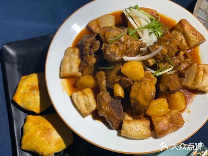 新疆大盘鸡必吃十大特色菜,南北疆美食大盘鸡