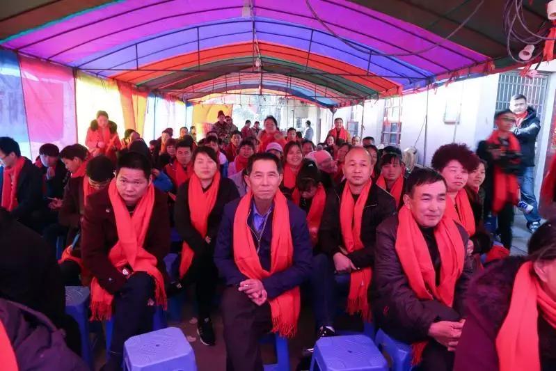 我筹备了村里有史以来第一场春节团拜会，连记者都吸引来了