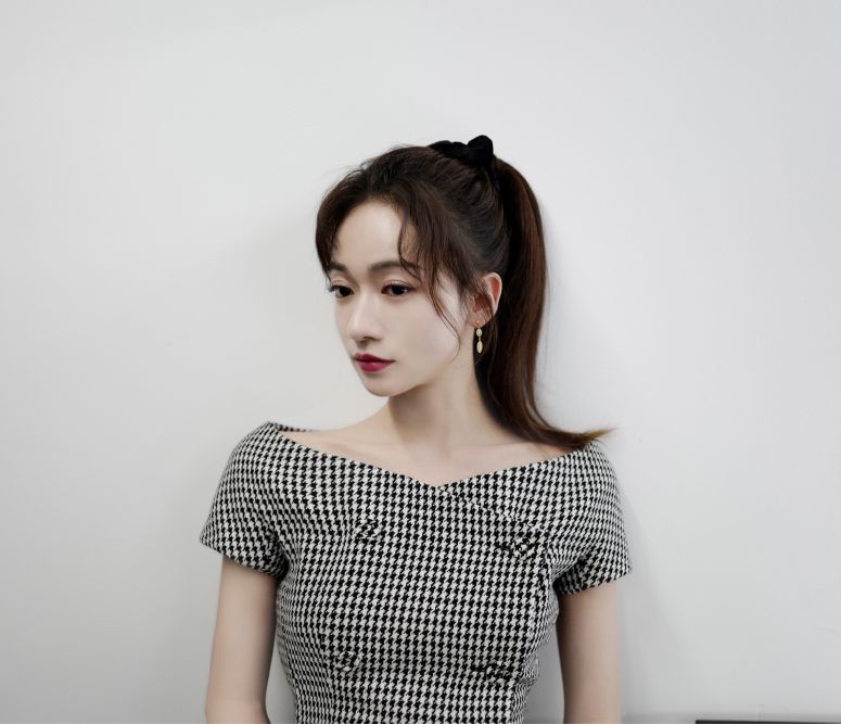 头小肩膀太宽怎么办,头小肩膀宽什么发型