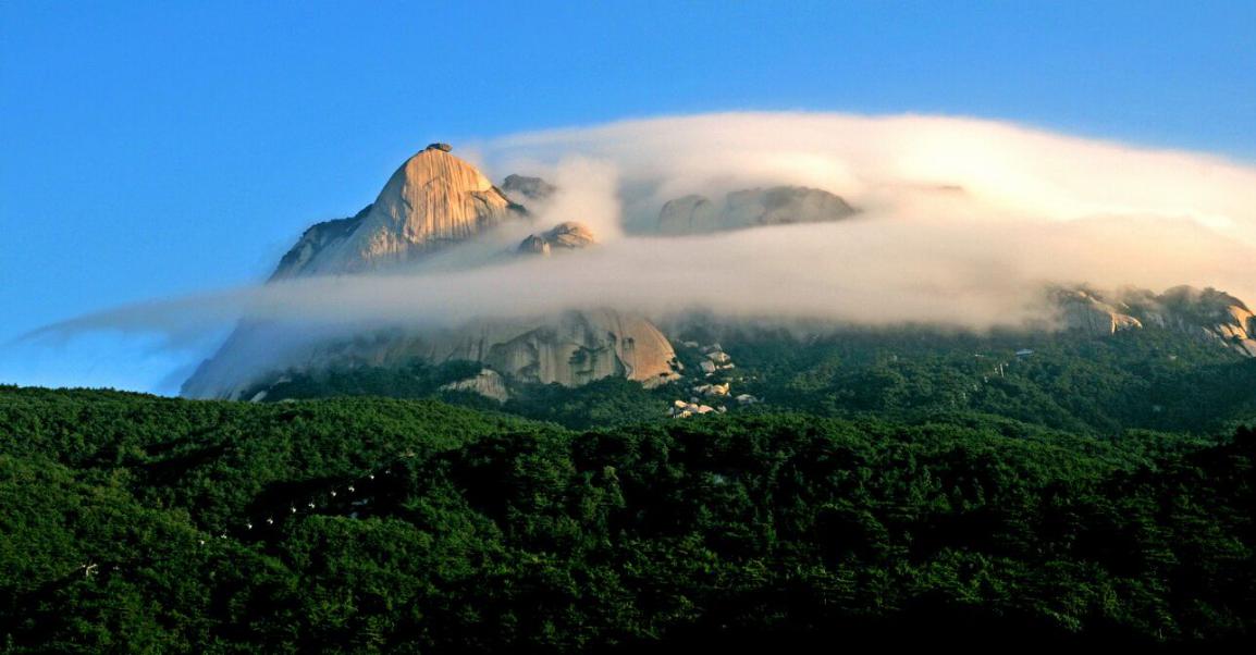 安徽天柱山云雾缭绕人间仙境,安徽天柱山神秘谷