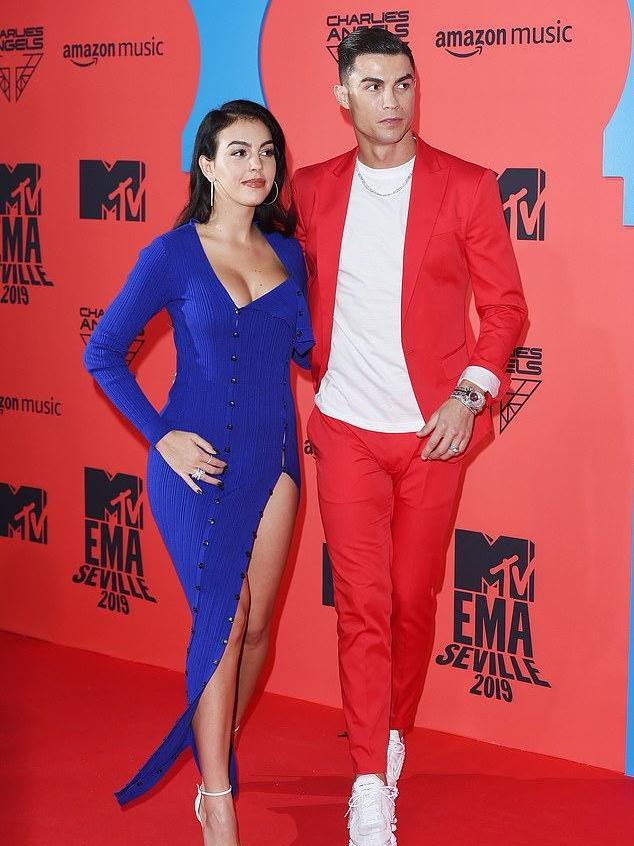 c罗与女友乔治娜晒度假照片,c罗未婚妻乔治娜