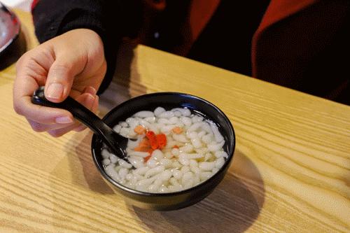 这家国潮网红串串落地襄阳啦，你只管拿串不用涮可以直接开吃