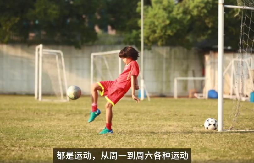 这个敢在客厅挂“*爱性**关系”画的妈妈，太飒了