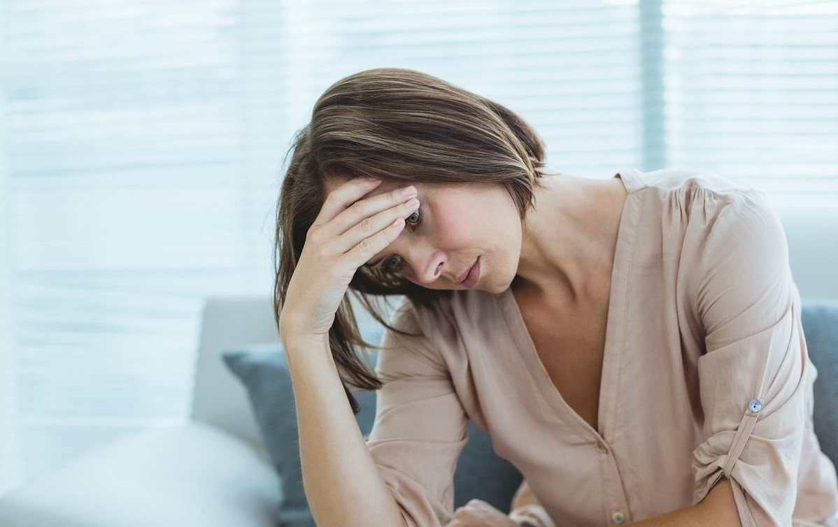 绝经10年还不断出现潮热正常吗,更年期没绝经一直流血怎么回事