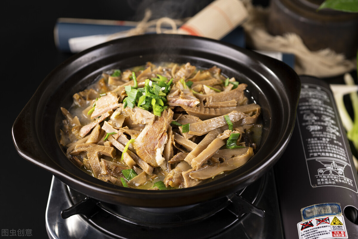 笋煮花生米笋干是不是很硬,笋干泡了直接炒