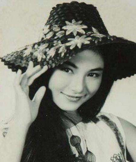 华夫人郑佩佩,郑佩佩和华夫人