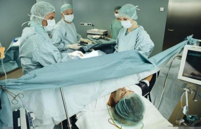 产妇进了产房才明白的十件事儿,产妇出产房怕见风蒙被子老公哭