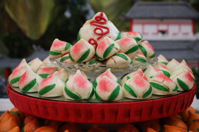 家里老人过大寿寿桃,老人过生日做几个寿桃