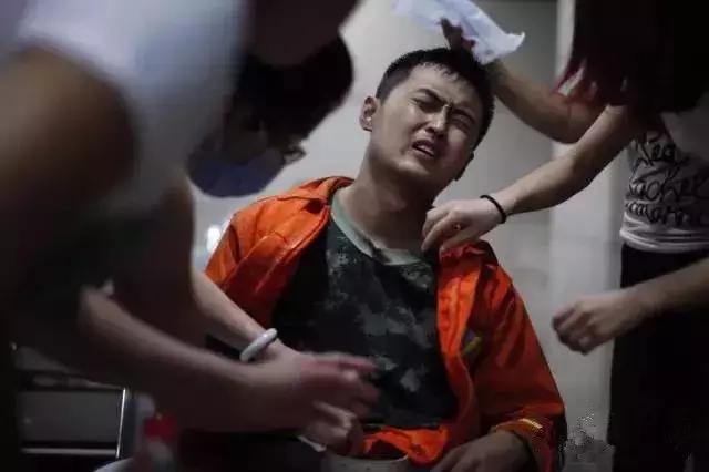 大火冲来，跳下悬崖……24个90后、2个00后、1个80后的最后朋友圈