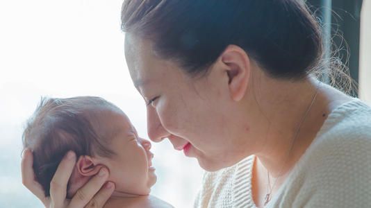 宝宝不吃奶瓶的正确解决方法,宝宝排斥奶瓶怎么办一喝就干呕