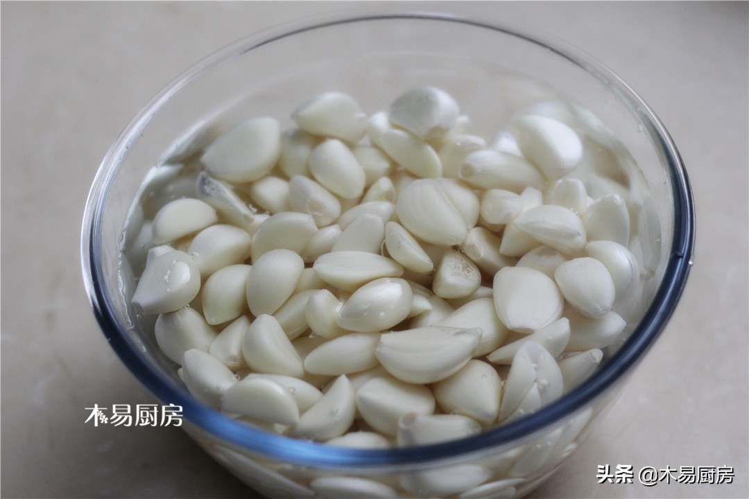 最简单腌咸蒜的做法,腌咸蒜的方法怎么做