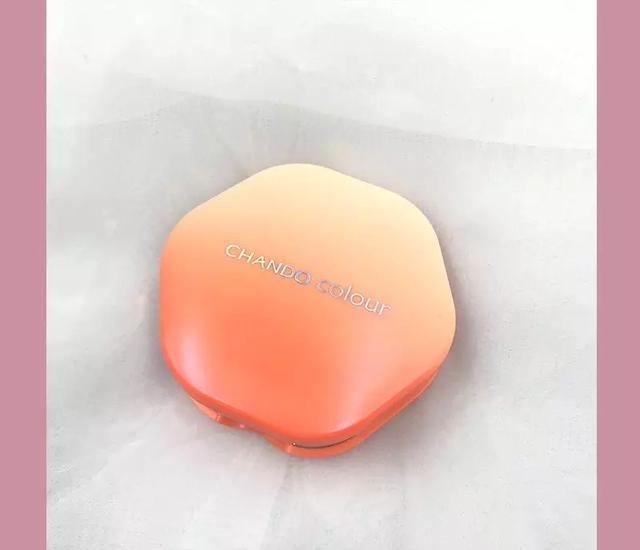 泫雅重腮红妆容,泫雅同款鬼马亮片妆