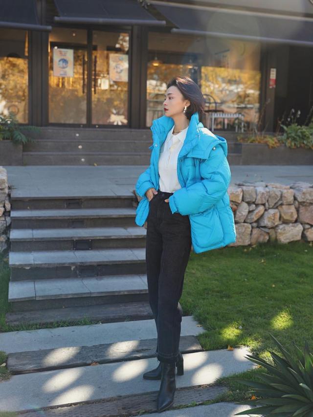 牛仔裤靴子怎么搭外套好看,牛仔裤短靴夏日穿搭