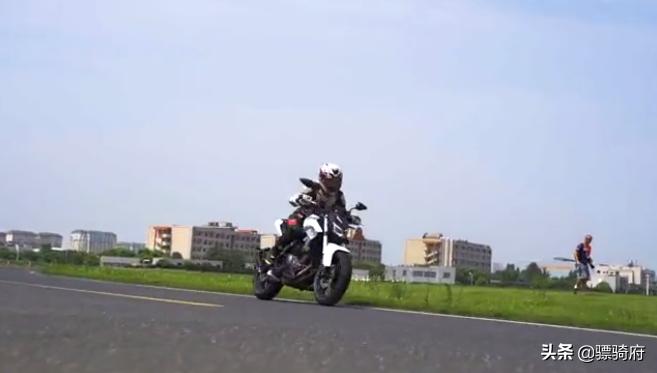 新款302s和老款300有什么区别,2020款轻量化302s与19款区别