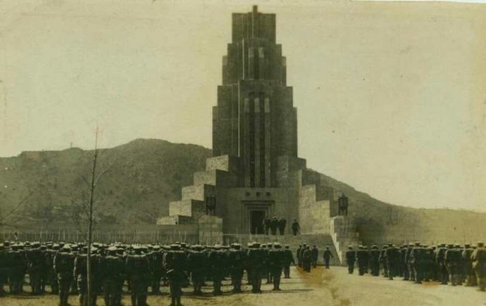 大连哪个广场有个大足球,大连劳动公园大足球怎么样了