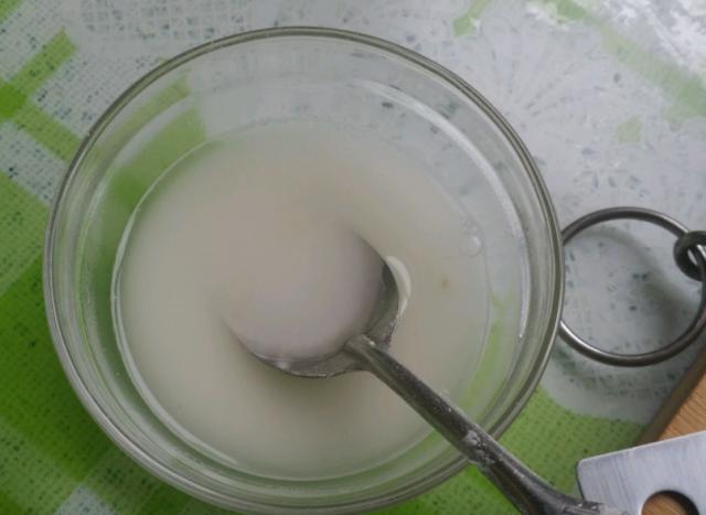 水煎包用的是淀粉水还是面粉水,水煎包用淀粉酥脆还是面粉