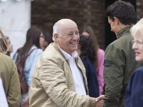 世界首富在贫民窟盖的房子,zara老板成长历史