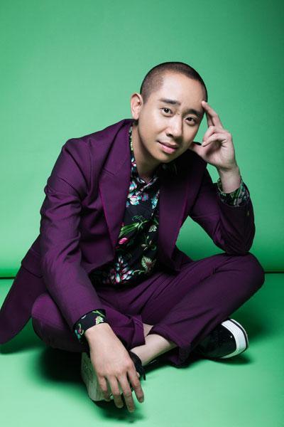 他曾是冯巩的黄金搭档,贾玲白凯南冯巩