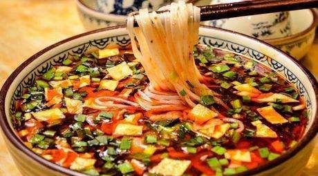 盘点6种美味的肉臊子做法,陕西二合一油泼肉臊子拌面