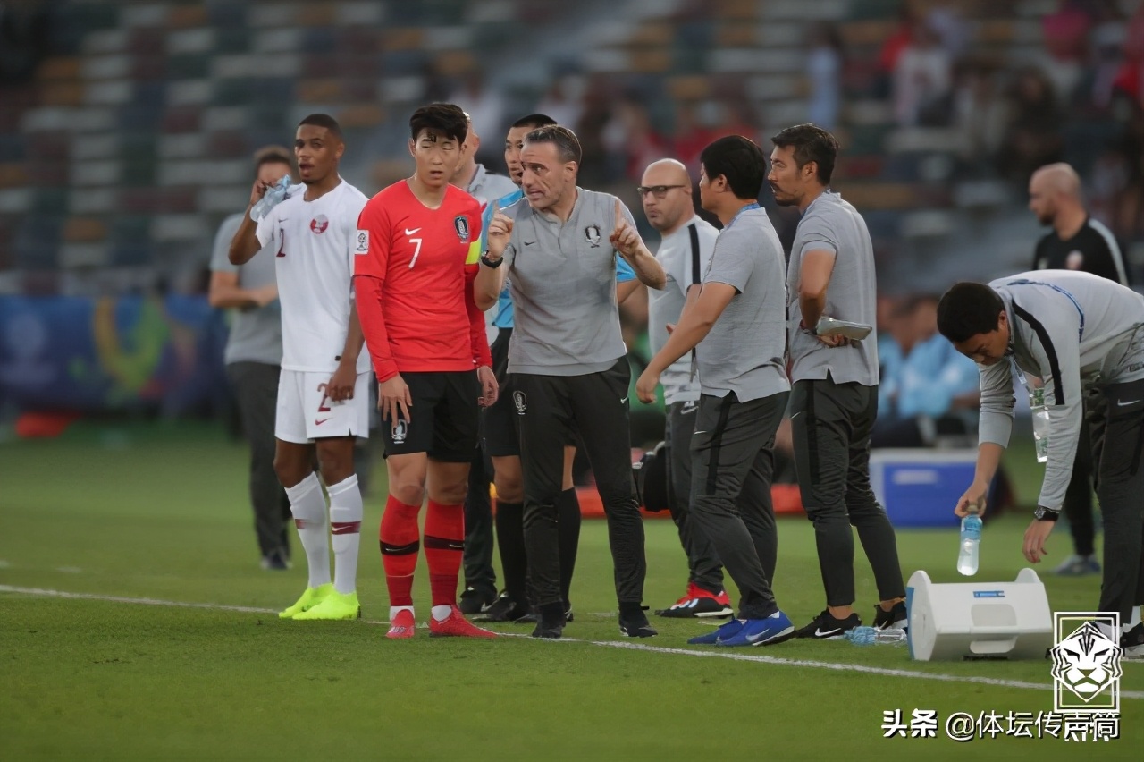 热刺代理主帅祝贺孙兴慜,热刺球队抵达韩国