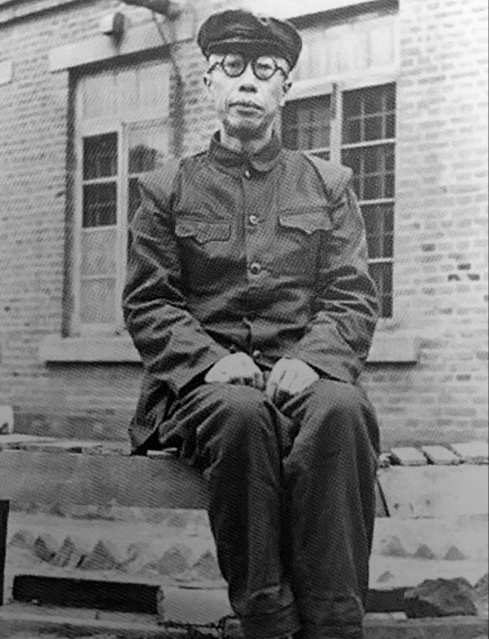 末代皇帝溥仪真被改造成功了？他被特赦后，继子三次探望揭开真相