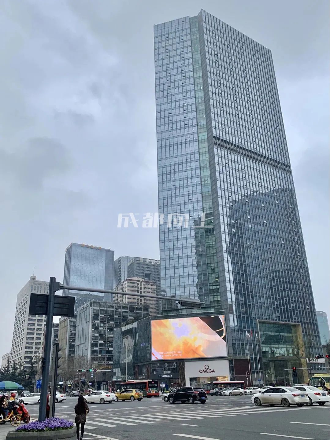 如何让成都变东京？网友：大LOGO收敛点