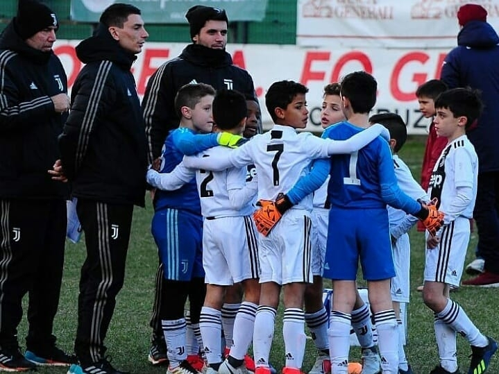 比C罗牛！迷你罗为尤文狂夺4冠，天赋惊人，贝克汉姆含泪点赞！