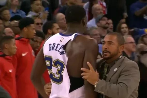 耐克又出了哪些球星的鞋,耐克哪一年赞助了nba的球衣