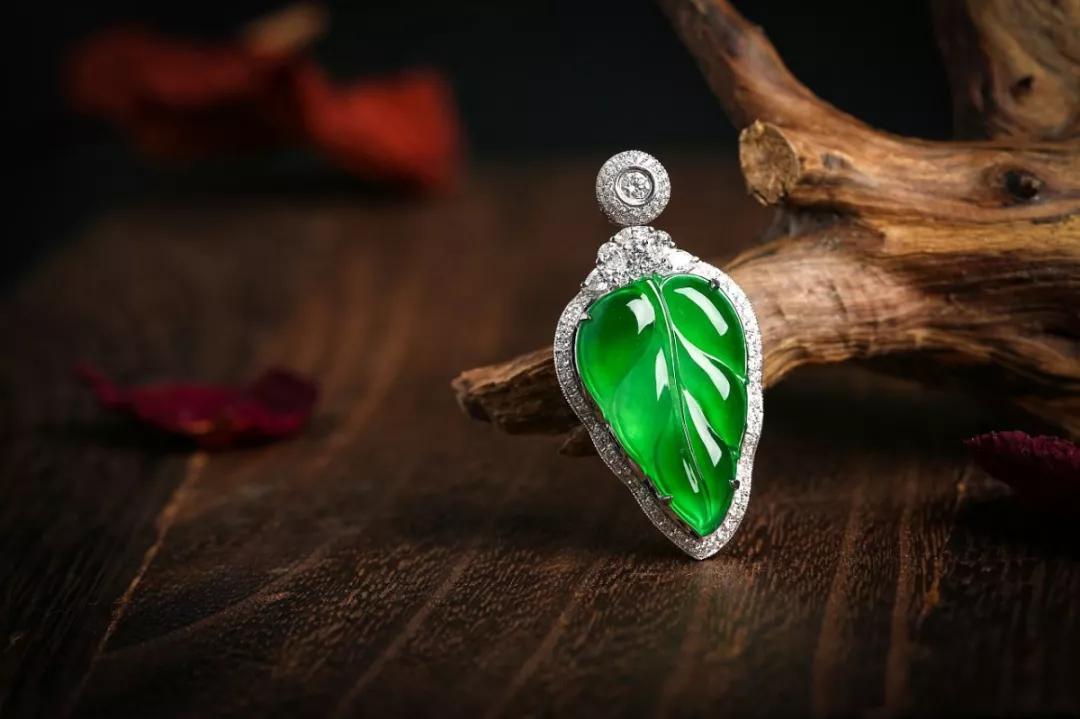 翡翠车挂件的寓意,翡翠蝙蝠挂件寓意