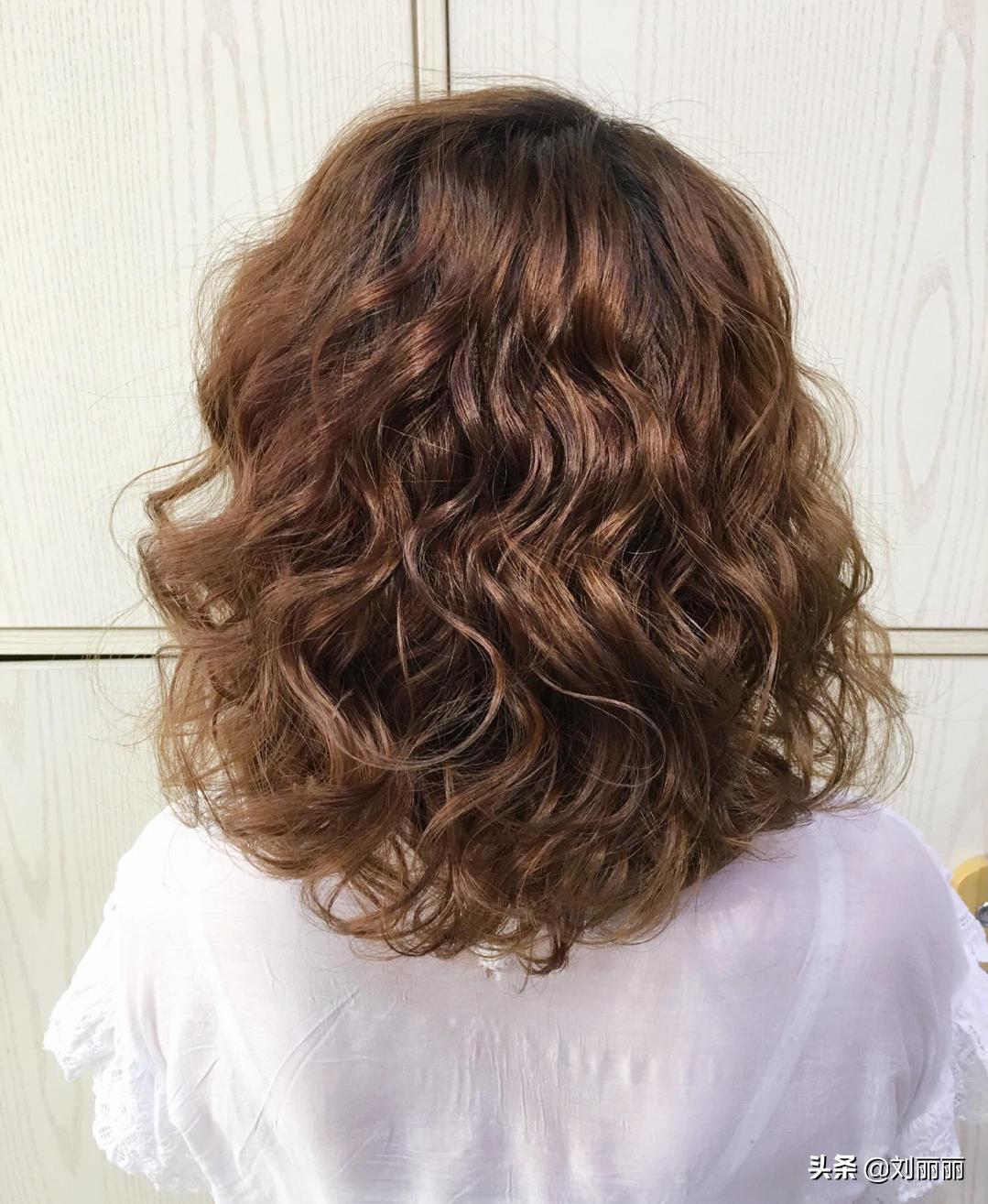 中年女发量少烫什么卷好看,40岁女人头发少烫什么卷好看洋气