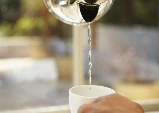 自来水烧开后为什么会有水垢,自来水里的水垢怎么形成的