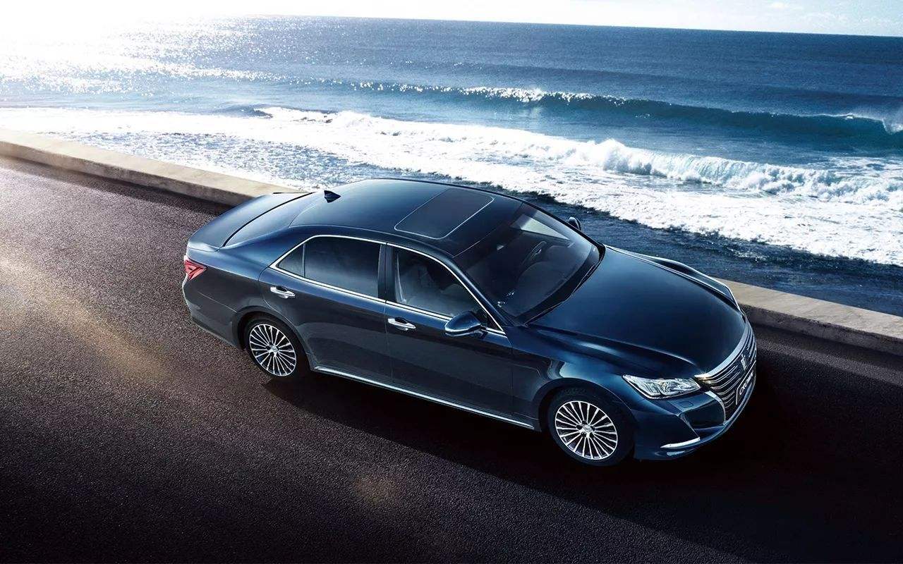 皇冠对比锐志,05款的锐志和05款的皇冠哪个更好