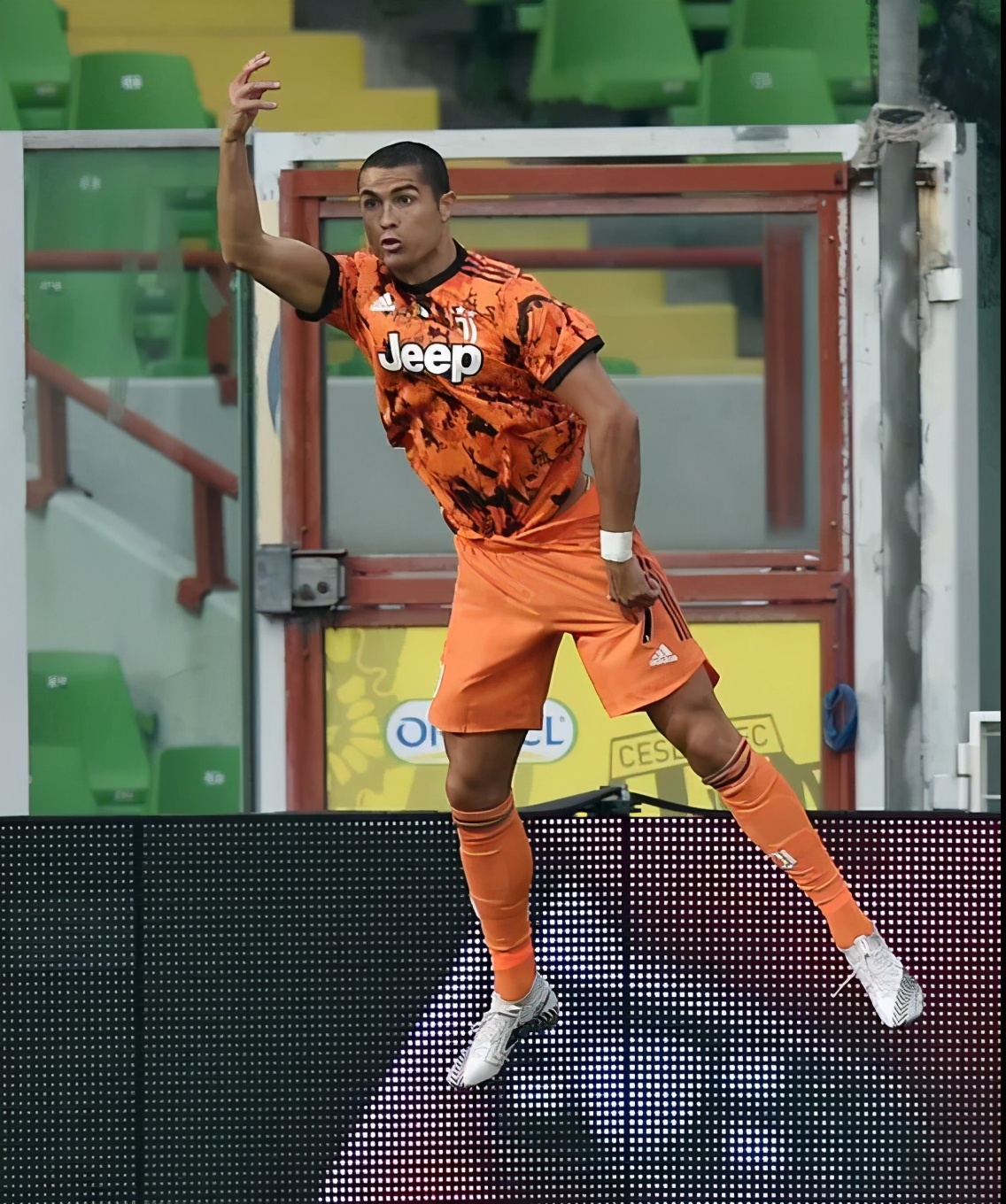 替补上场30秒取得进球,替补上场连续进球