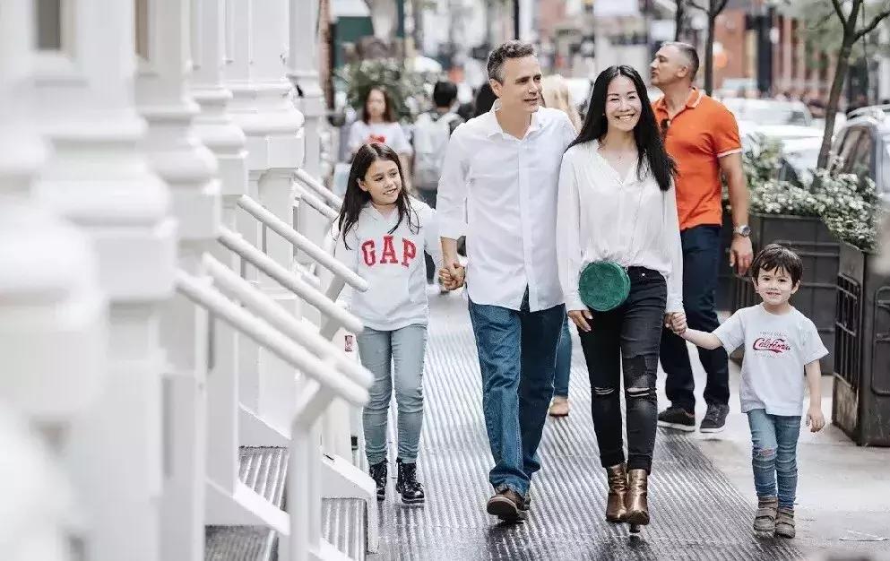 女人“剁手”的一千种借口：人民币破“7”，该找代购买包包了