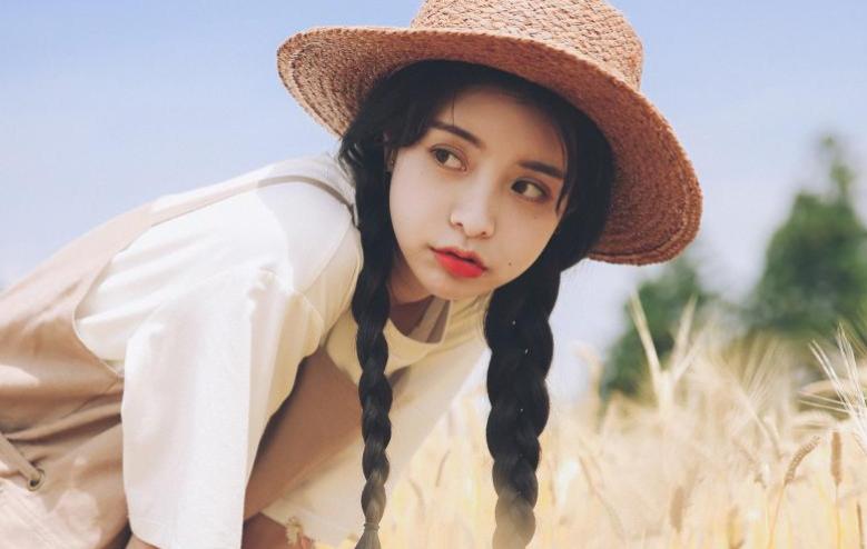 爱一个人可以卑微到尘埃里下一句,爱一个人可以低到尘埃里张爱玲