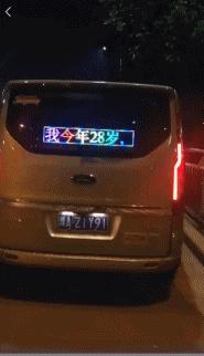 终于下班了搞笑gif图片,搞笑gif上班的时候打瞌睡尴尬了吧