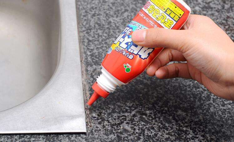 窗玻璃胶发黑发霉怎么办,水池边玻璃胶里发霉发黑怎么清除