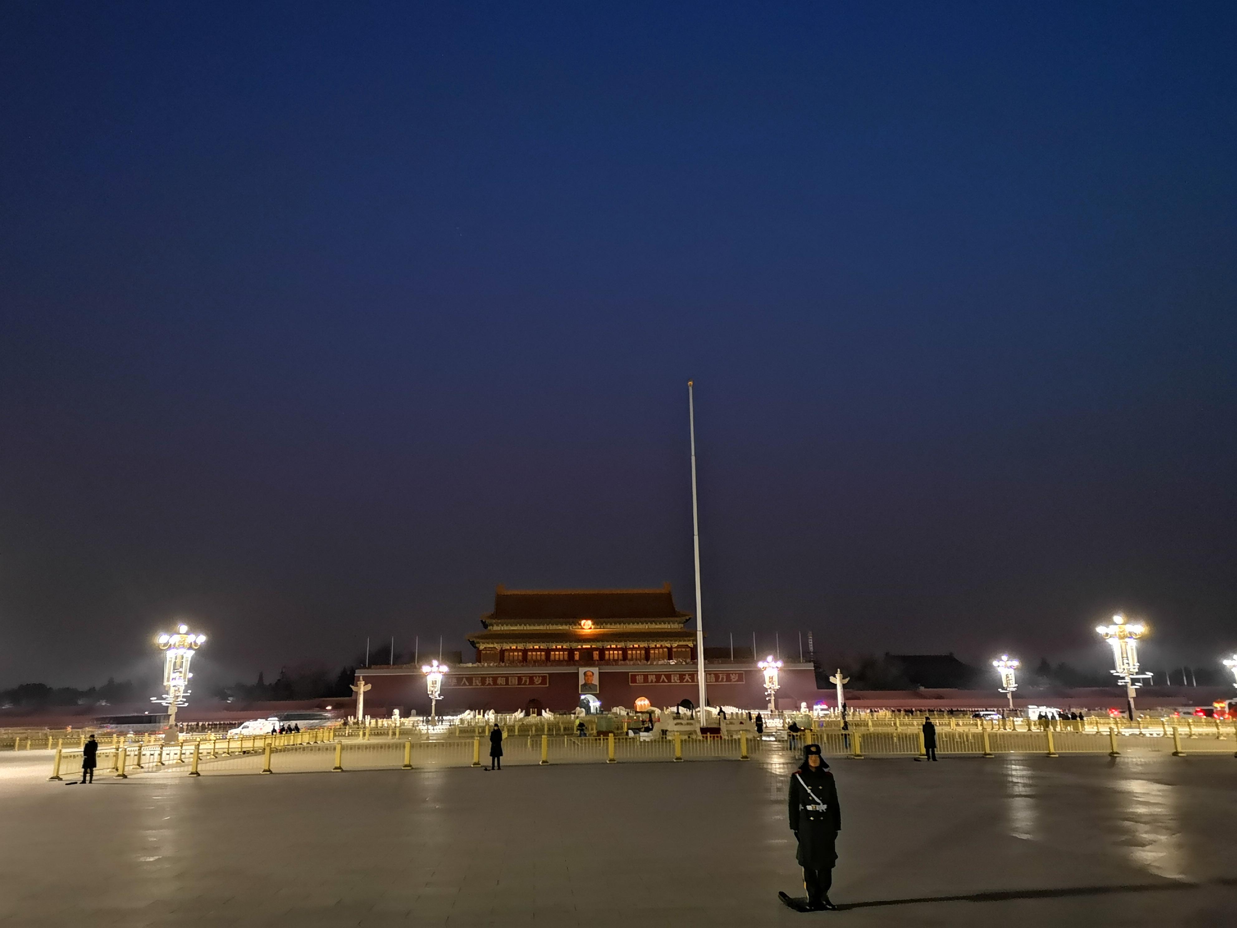 逛颐和园观十七孔桥金光穿洞,离颐和园金光穿洞奇景最近的入口