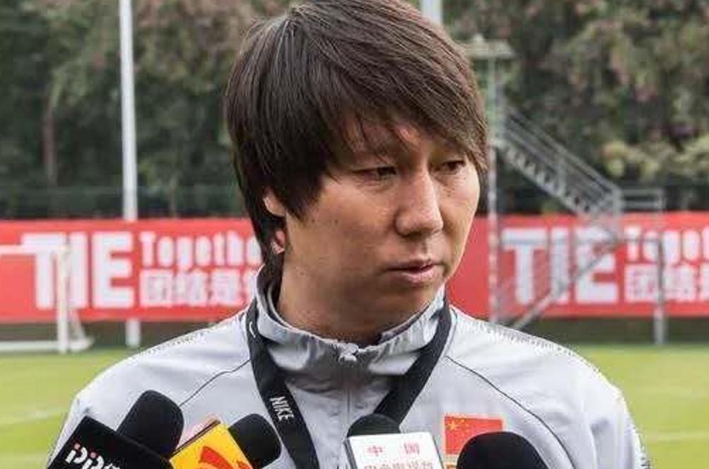 球迷微博留言骂李铁，国足的春天在哪里？