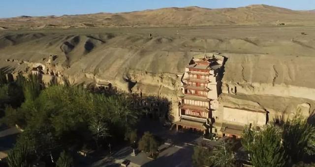 莫高窟是雕塑还是泥塑,美国敦煌莫高窟菩萨雕塑