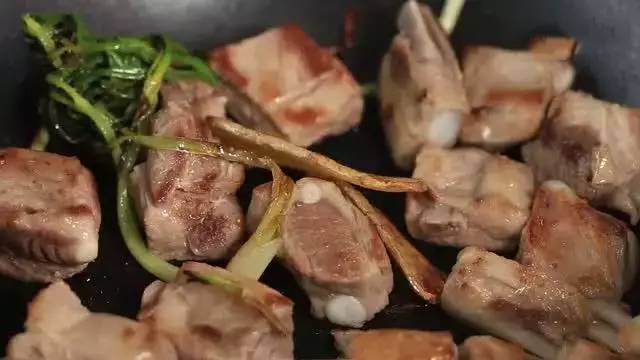 大厨教你在家做糖醋排骨简单易学,糖醋排骨烧得发苦肉质又硬怎么办