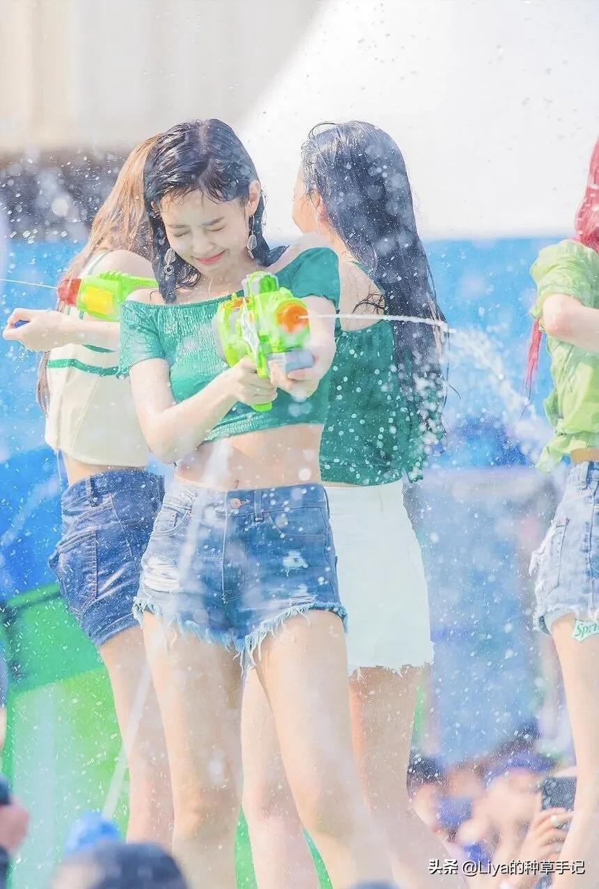 什么款式的泳衣显高级好看,什么款式的泳衣显高级感