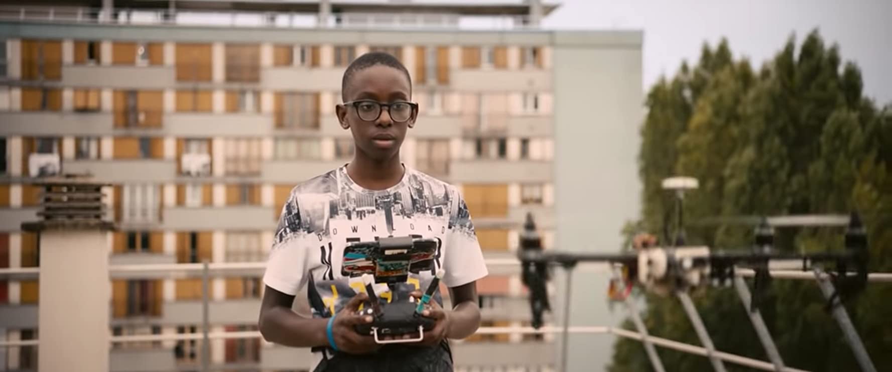 《悲惨的世界》（2019）：多线叙事下的当代法国悲歌