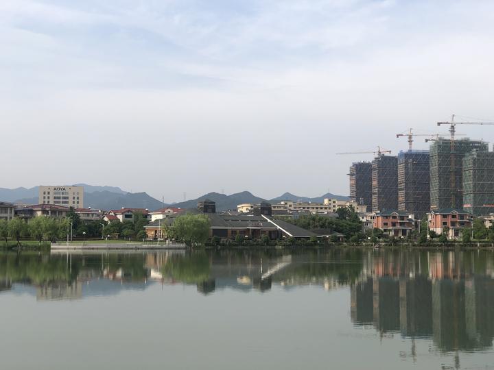 四换物业，月亮湖畔上演小区“变形记”