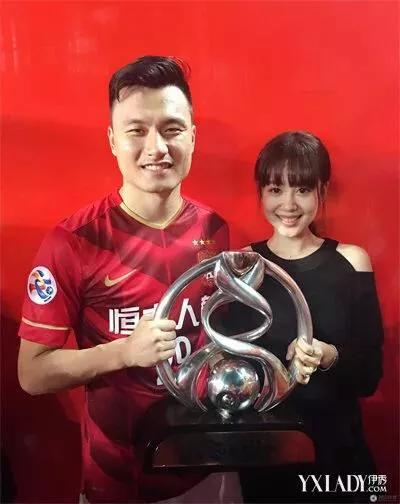 恒大悍将现身天海训练场，妻子是亚洲小姐，曾经深大校花