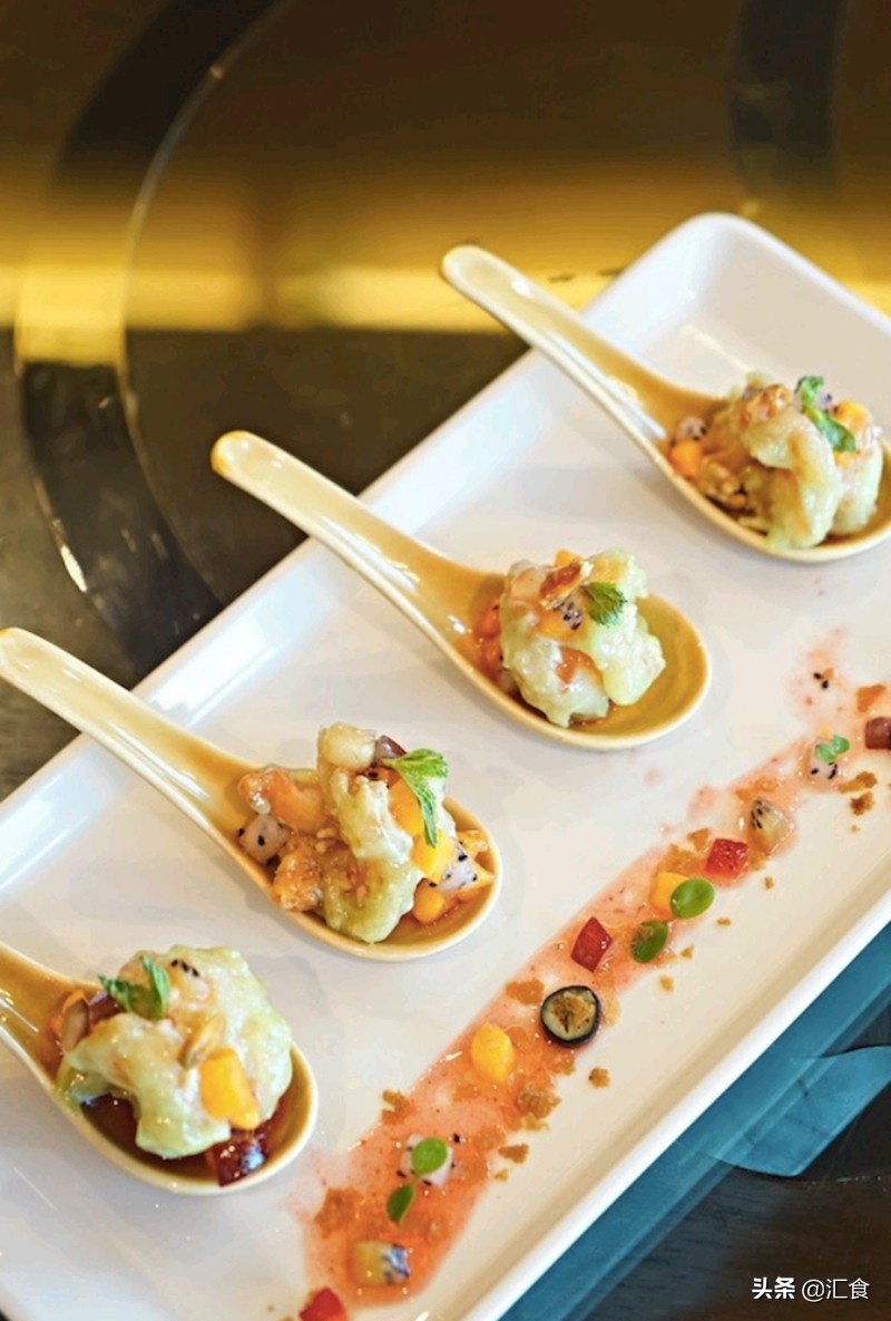 xo酱西兰花炒虾球,xo酱肉末虎皮椒