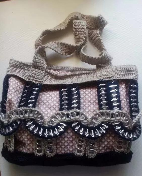 易拉罐拉环包包大全,易拉罐拉手编织的包包和隔热垫